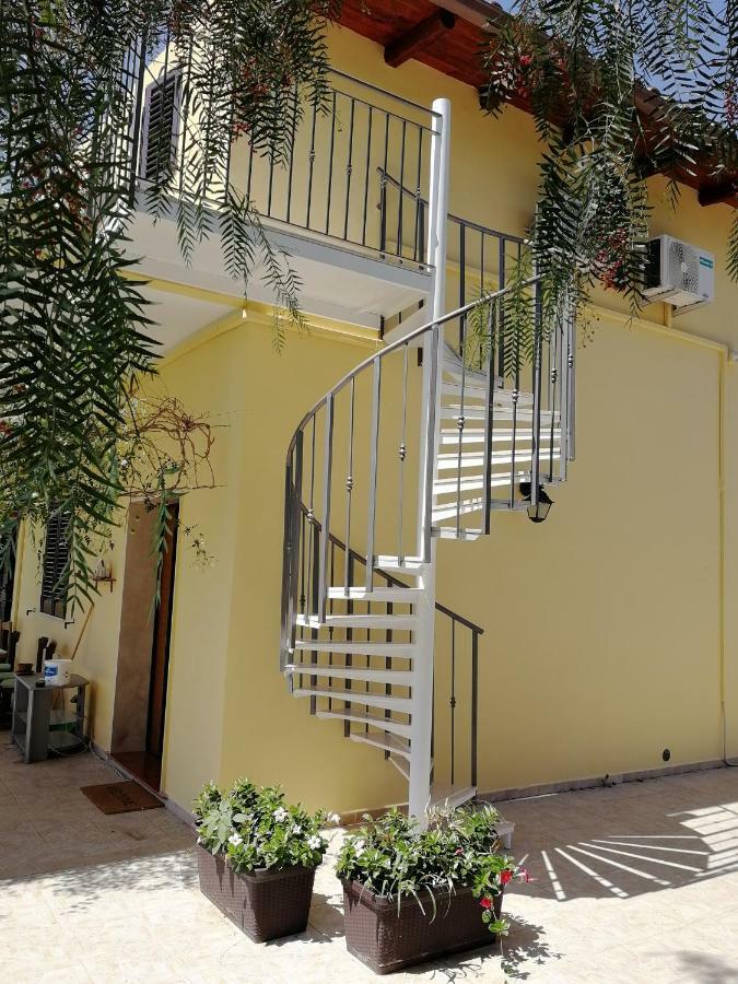 Villa Sole - Finaiti - Appartamento Per Turisti Floridia Ngoại thất bức ảnh